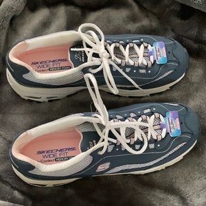 Sketchers D’Lites Wide Fit Sneakers - Women’s